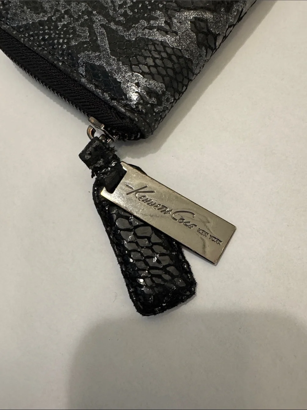 Black Snake-Texture Kenneth Cole Zip Wallet